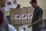 Maduro y Capriles alientan a electores a través de Twitter