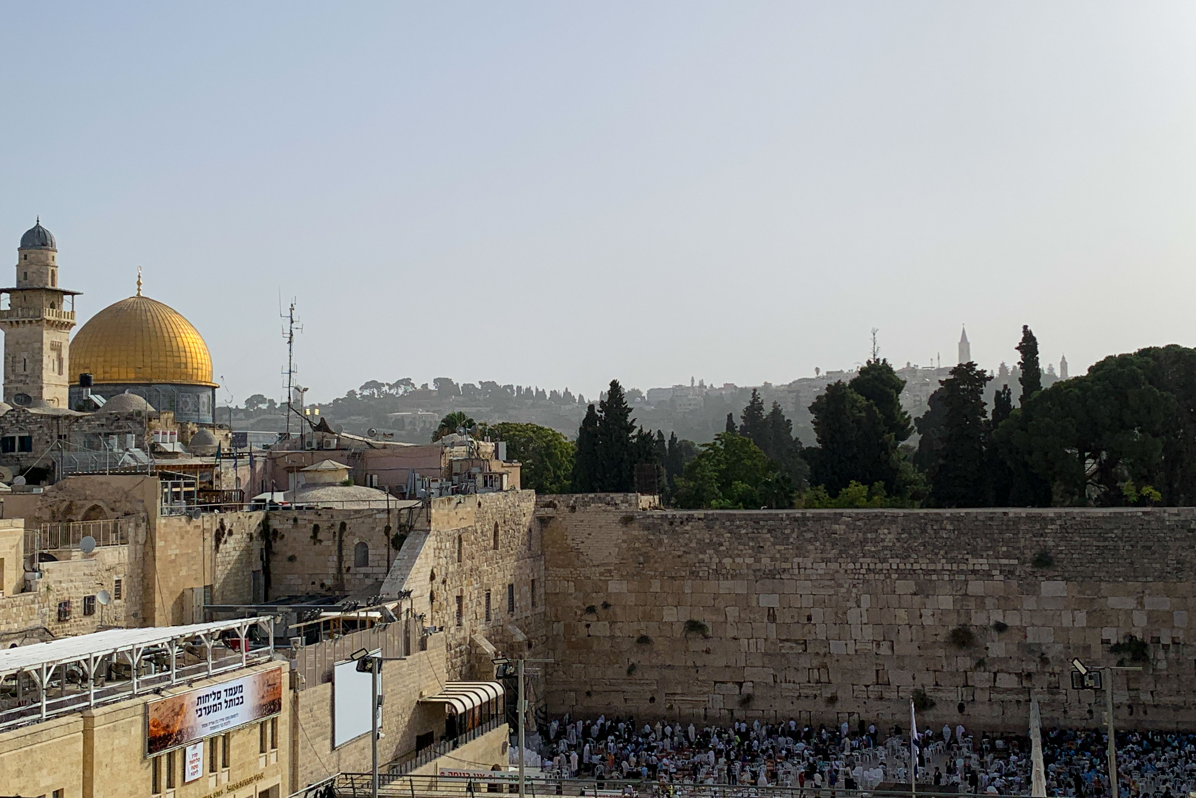 JERUSALÉN, 12/09/2023.- A 30 años de la firma de los Acuerdos de Oslo, israelíes y palestinos viven nuevos picos de violencia y radicalización que, según negociadores a ambos lados del muro, no hacen más que profundizar el deterioro de estas décadas y alejar cualquier posibilidad de diálogo o acercamiento. EFE/ Pablo Duer