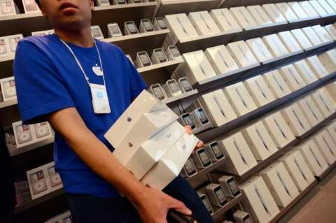 Hackers denuncian que FBI espió a 12 millones de usuarios de Apple