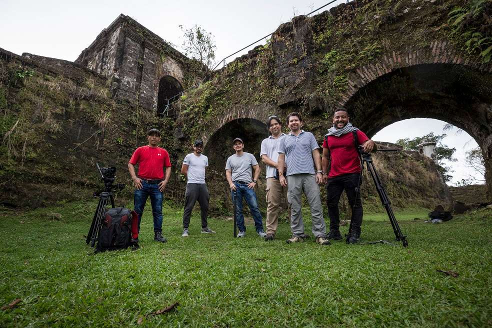La parte arqueológica de la investigación estuvo a cargo de Juan Guillermo Martín, director del Museo Mapuka de Uninorte, y Javier Rivera, profesor de Historia de la universidad, quienes se encargaron de realizar el trabajo de campo en Panamá Viejo, que consistía en desenterrar los cuerpos en la cátedral de la ciudad. Aunque al principio esperaban encontrar cuerpos de las clases altas de la ciudad enterrados en el lugar, encontraron que ahí ya se daban enterramientos para personas de otras etnias, lo cual refleja que la dinámica social era más compleja de lo que podríamos pensar.