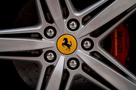 Ferrari rompe tradición: presenta el Luce, su primer auto eléctrico de cinco puestos