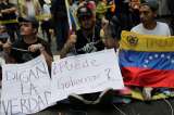 Estudiantes permanecen encadenados "hasta saber la verdad" sobre Chávez