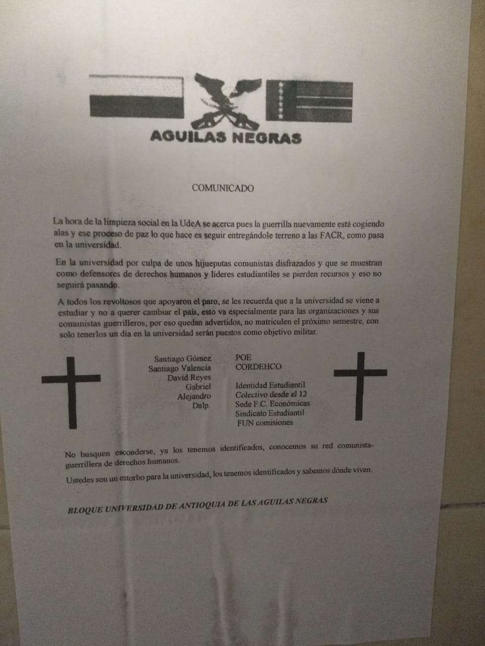 Las Águilas Negras amenazan a los estudiantes con una "limpieza social".Cortesía“A todos los revoltosos que apoyaron el paro se les recuerda que a la universidad se viene a estudiar y no a querer cambiar el país”, continúa el documento en el que, además, les piden a los estudiantes que no renueven matrícula o, de lo contrario, serán considerados como “objetivo militar”.