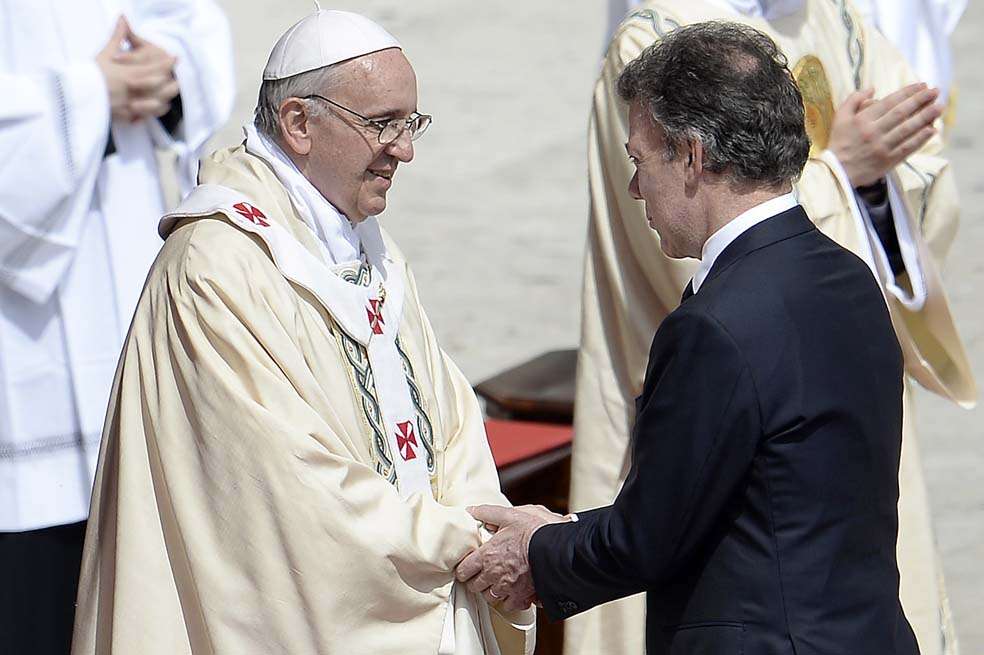 El presidente Juan Manuel Santos dijo estar muy feliz por la canonización de la madre Laura.