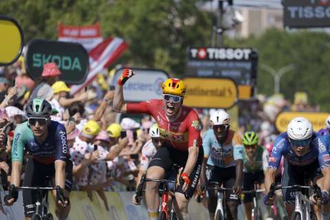 Waerenskjold sorprendió en el esprint y ganó la etapa 11 del Tour: así va la general