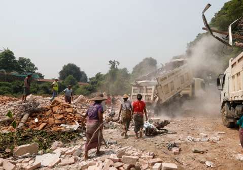 Dos hombres fueron rescatados con vida en Birmania 5 días después del terremoto