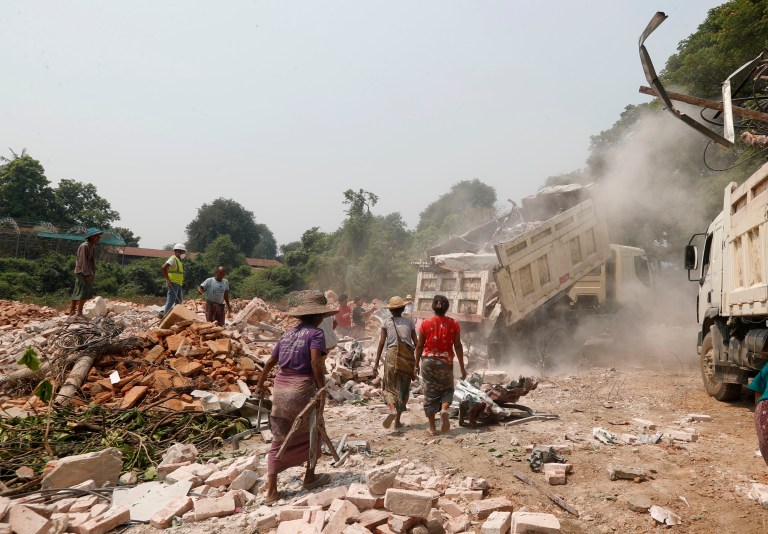 Dos hombres fueron rescatados con vida en Birmania 5 días después del terremoto