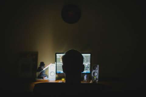 ¿Trabaja en turnos nocturnos? Así se está afectando su metabolismo