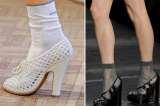 Medias y sandalias