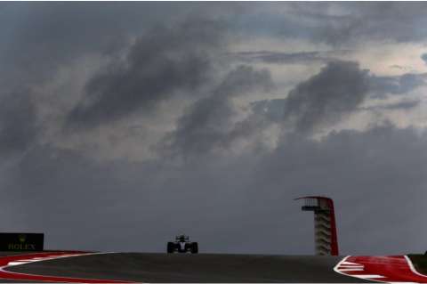 Nico Rosberg dominó ensayos libres hasta que apareció la lluvia