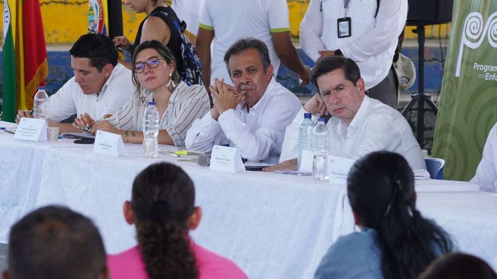 El ministro Cristo, junto a Raúl Delgado, director de la Agencia de Renovación del Territorio.