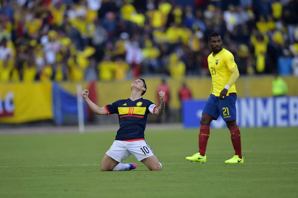 James Rodríguez, capitán de la selección Colombia, festeja el triunfo 0-2 sobre Ecuador. / AFP