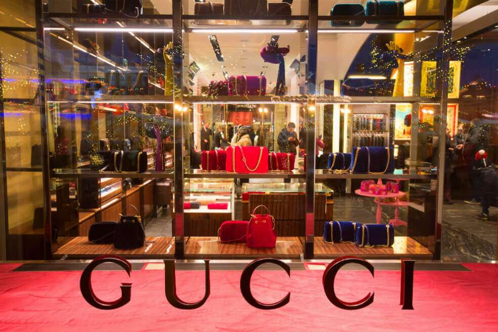 La marca de lujo italiana se disculpó por vender el suéter negro US$890. / Bloomberg
