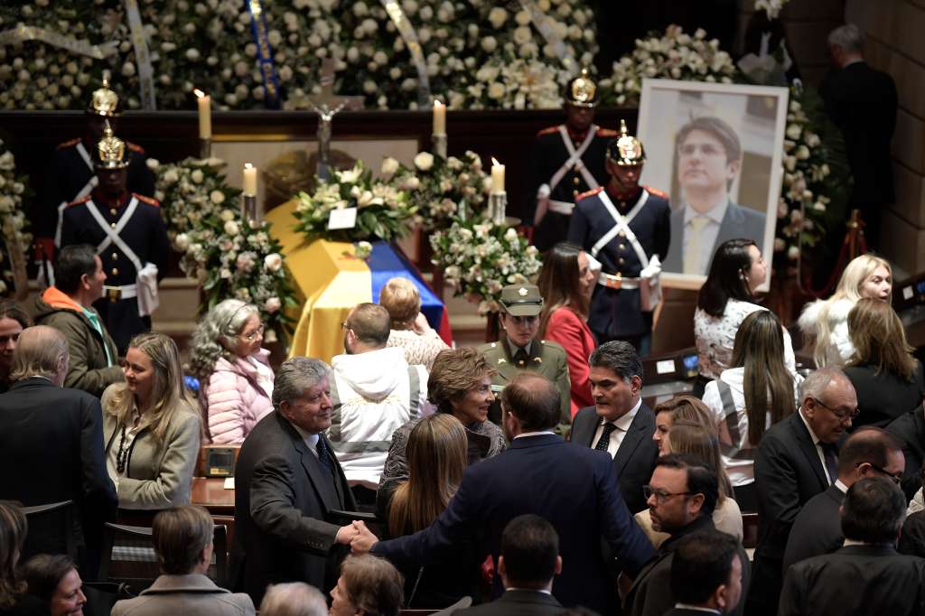 Homenaje al senador y precandidato presidencial Miguel Uribe Turbay en el salón Elíptico del Capitolio Nacional, sede del Congreso de la República.