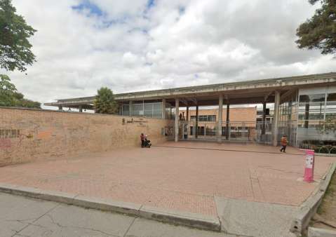 Murió menor tras ser herido al frente del colegio por otro adolescente