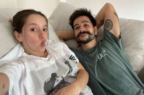 ¡Unidos! Así pasan el tiempo Camilo y sus suegros esperando la llegada de Índigo