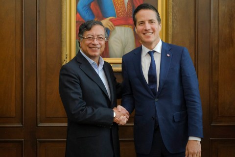 “No espiamos países extranjeros”: fuerte cruce entre Petro y Bernie Moreno por Beto Coral