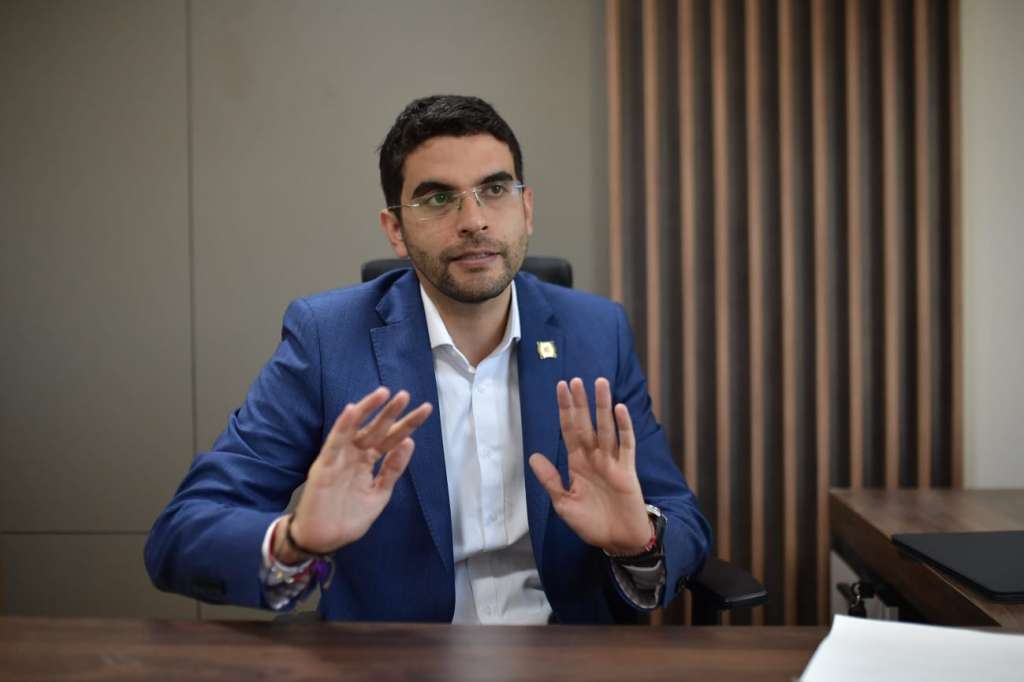 Hernán Cadavid es representante del Centro Demorático.