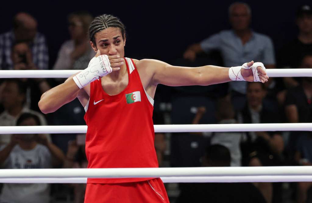 Villepinte (France), 03/08/2024.- Imane Khelif of Algeria (red) celebrates winning over Anna Luca Hamori of Hungary (blue) in their Women 66kg Quarterfinal bout of the Boxing competitions in the Paris 2024 Olympic Games, at the North Paris Arena in Villepinte, France, 03 August 2024. (Francia, Hungría) EFE/EPA/ALI HAIDER