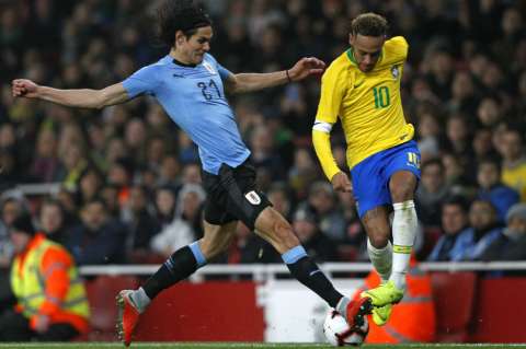 Mbappé le quitó importancia al incidente entre Neymar y Cavani en amistoso