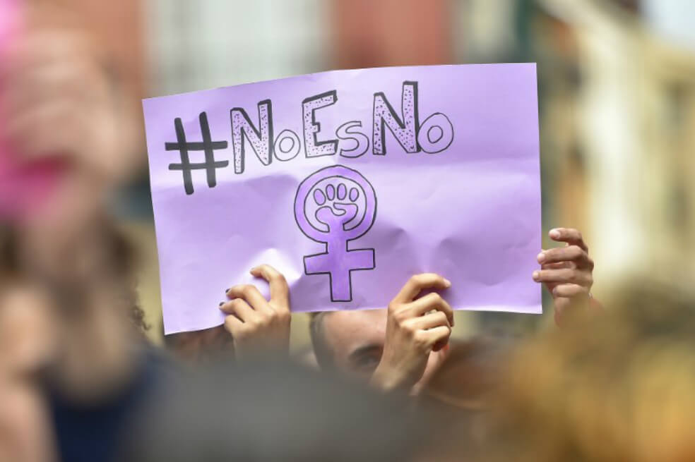 El feminismo tomó fuerza en las estudiantes de España tras el caso de "La Manada" de Pamplona de 2018. / AFP