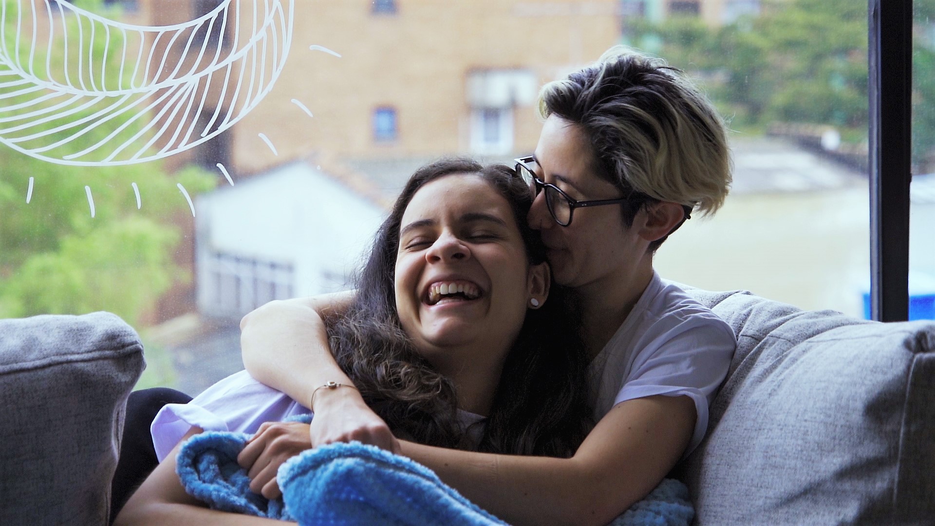 Ana María Nieto, junto a su pareja, en el videoclip de la canción "Quiero ser".