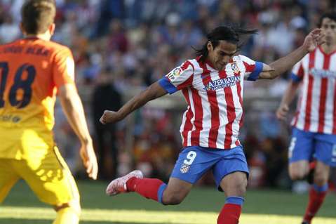 Gol de Falcao no evitó caída del Atlético ante el Barcelona campeón