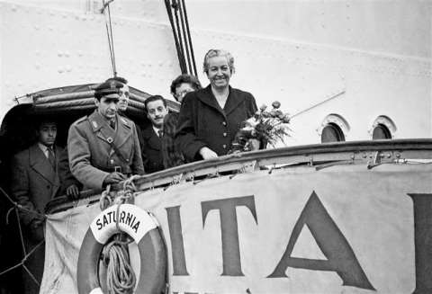 Gabriela Mistral: la poeta humanista (Plumas transgresoras)
