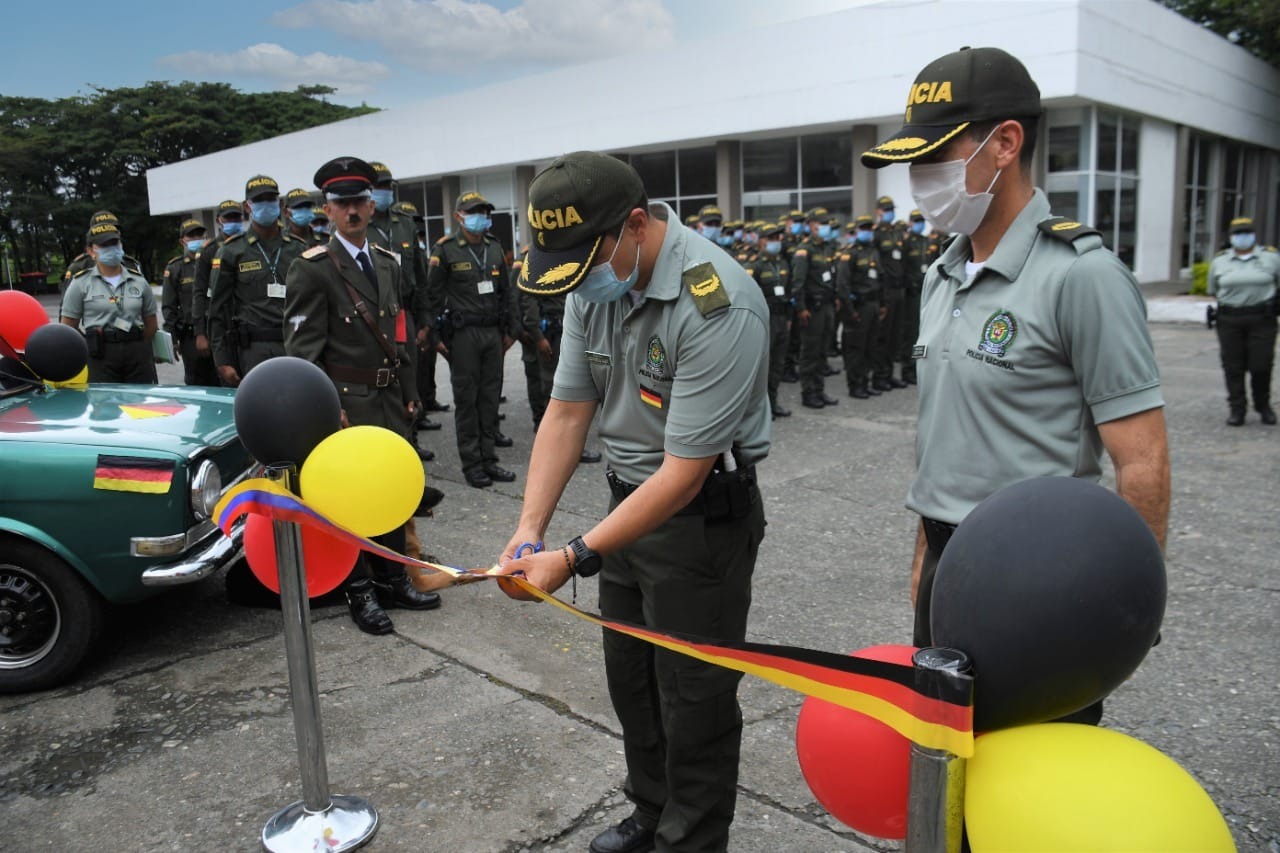 Policías con simbología nazi provocan reclamos internacionales y sanciones