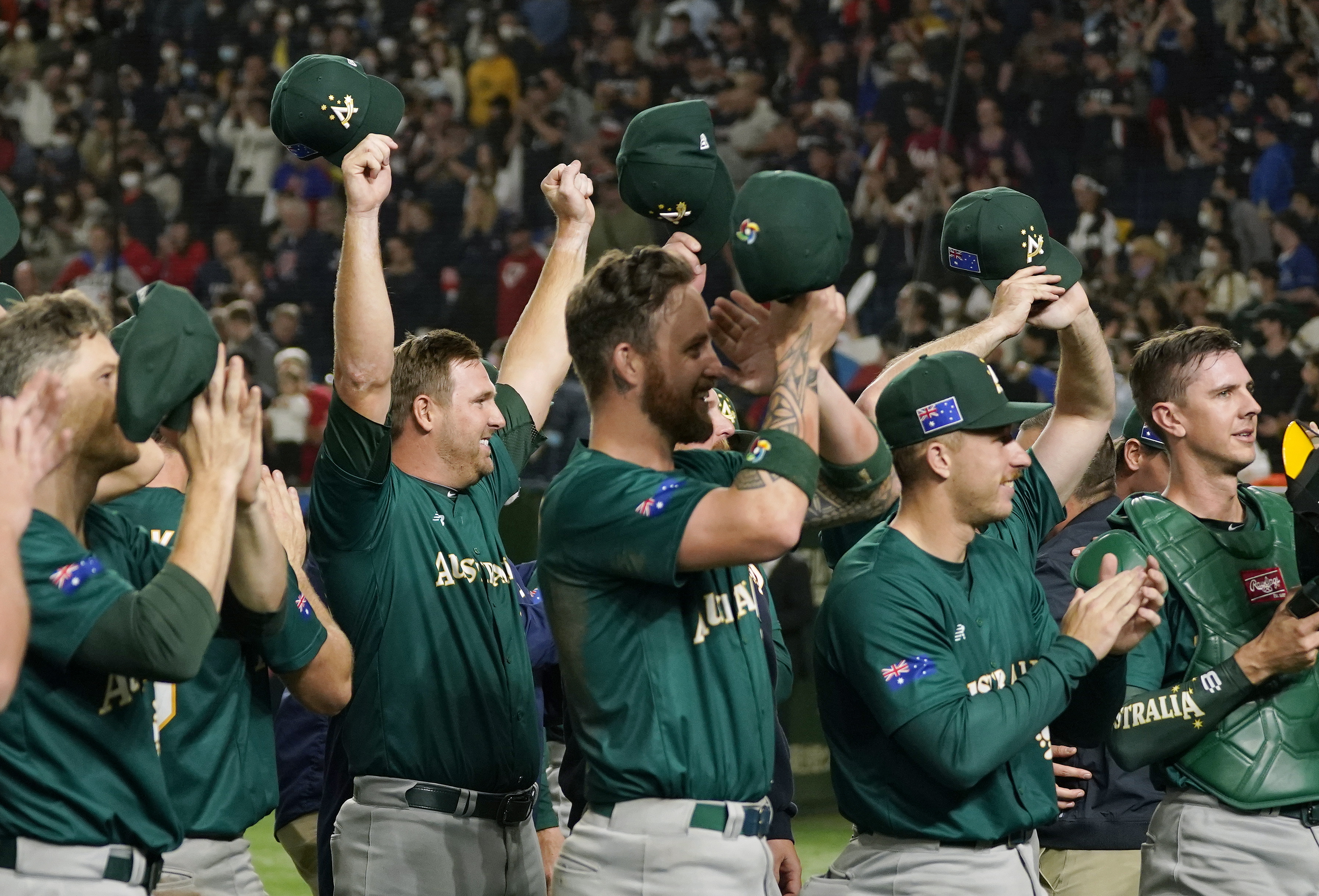 Tokyo (Japan), 13/03/2023.- Australia's players and staff celebrate after defeating Czech Republic in Tokyo Pool to advance to the quarterfinal round of the 2023 World Baseball Classic at Tokyo Dome in Tokyo, Japan, 13 March 2023. Australia will face Cuba in the quarterfinal round on 15 March 2023. (República Checa, Japón, Tokio) EFE/EPA/KIMIMASA MAYAMA