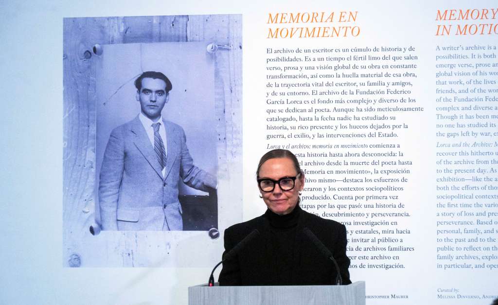 GRANADA, 12/12/2024.- Laura García Lorca, presidenta de la Fundación y sobrina del poeta, durante la presentación de la exposición 'Lorca y el archivo. Memoria en movimiento" conformada por más de 460 piezas, el 70 % de ellas "inéditas o poco vistas", que durante seis meses acogerá el Centro Federico García Lorca, donde se custodia su legado, este jueves en Granada. EFE/Miguel Ángel Molina