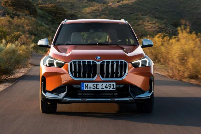 Estéticamente, el SUV incorpora faros LED delgados, una parrilla en forma de riñón es más grande, son un contorno cuadrado, entre otros detalles. También tiene molduras cromadas en la parte inferior de la toma de aire.