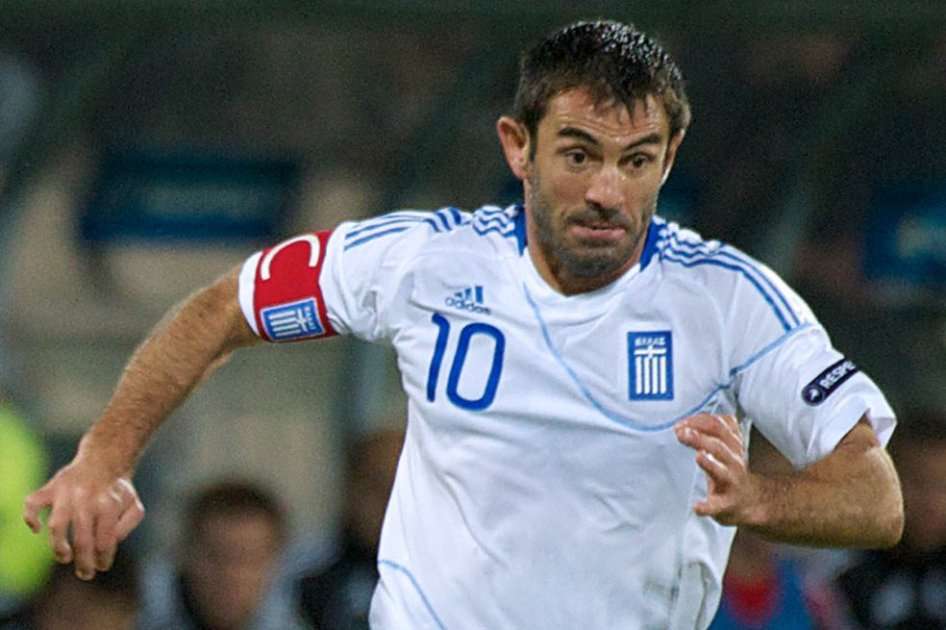 Georgos Karagounis, volante del Fulham inglés, es quien más ha jugado con la selección. Suma 135 partidos. / AFP