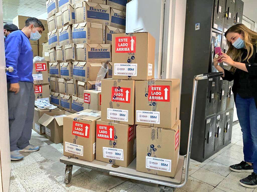 Bogotá recibió donación de medicamentos para atención de migrantes.