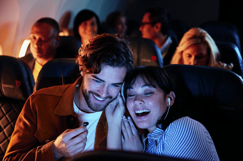 Delta está presentando contenido, acceso y ofertas para miembros de SkyMiles con marcas que conocen y aman en el aire y en tierra.