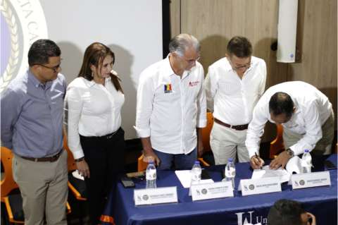 Firman resolución que oficializa la creación del programa de Medicina en Uniatlántico