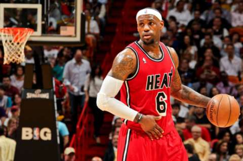 Investigan a policía que "ayudó" a Lebron James a llegar a un concierto