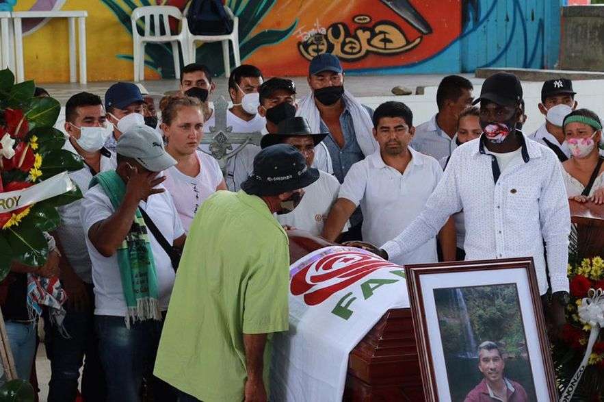 Imagen tomada en el funeral de 'Albeiro Suárez', líder de los excombatientes en Meta, asesinado en octubre de 2020.