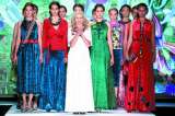 Moda inspirada en chontaduro y pájaros