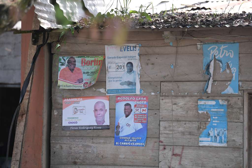 Diferentes aspectos de este corregimiento ubicado en el municipio de Riosucio; habitantes, hospital, inspección de policía y otros; previo a las elecciones regionales de 2019, donde hacen campaña candidatos de los departamentos de Antioquia y Chocó.
