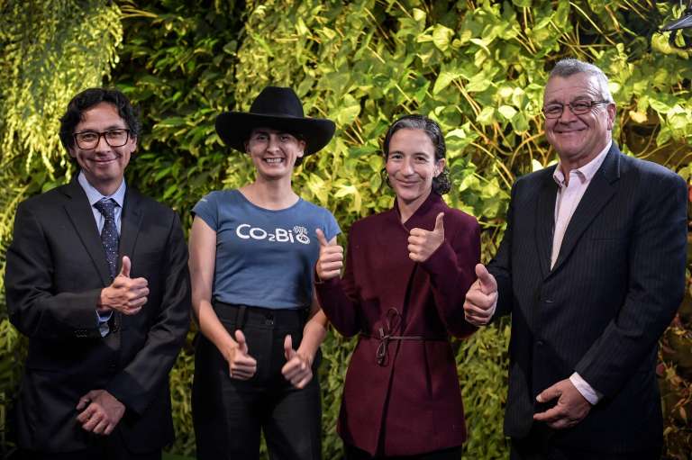 Entre las propuestas que recibieron, los ganadores fueron Asochaina, en la categoría de Asociaciones comunitarias; la Fundación Cataruben, en la categoría de ONG; Terrasos S.A.S, en la de Empresas medianas y pequeñas; y Takami S.A, en la de Empresas grandes.