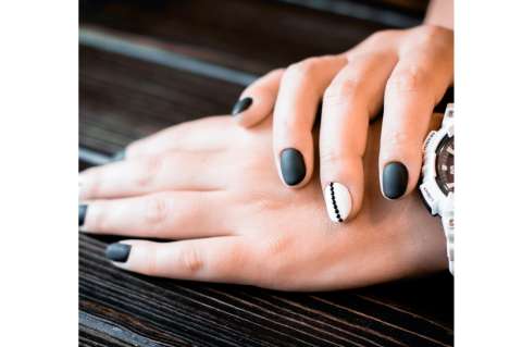 Uñas con negro: elegantes, sencillas e ideales para la oficina