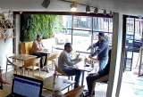 Así fue el atraco a mano armada en una cafetería de Usaquén este domingo en Bogotá