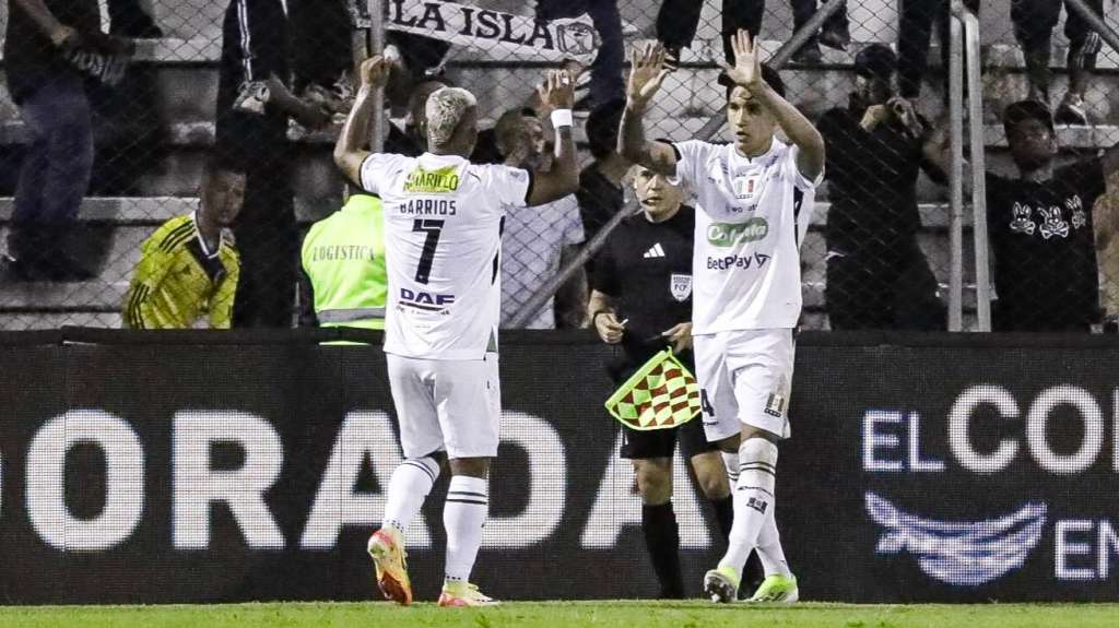 Michael Barrios celebra un gol con Once Caldas en la Liga BetPlay 2025.