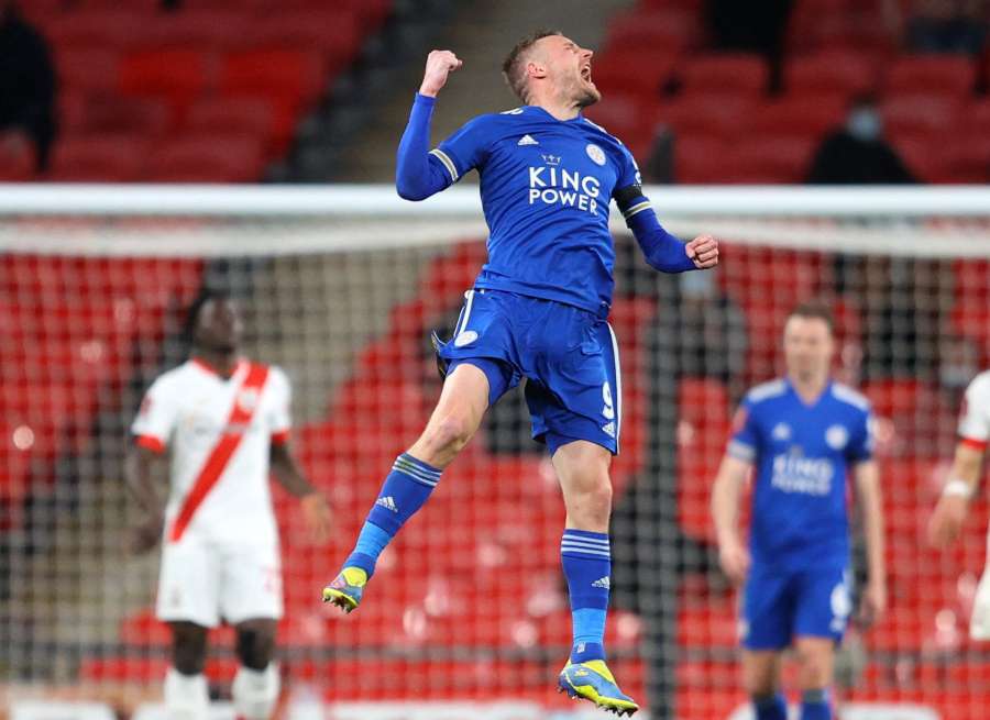 El delantero Jamie Vardy celebra la victoria del Leicester sobre el Southampton, en la semifinal de la Copa FA.