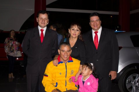 Medallista paralímpico recibió su ‘auto prometido’