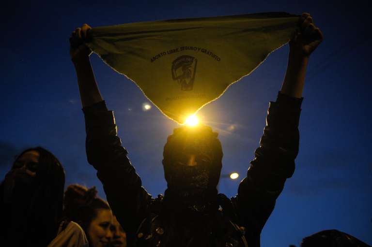 “Entre el 25 de marzo y el 10 de septiembre hubo un incremento del 101,7 % de llamadas por violencia intrafamiliar a la Línea 155, que pasó de recibir 661 llamadas en 2019 a 14.545 en 2020. Las mujeres estaban encerradas con sus agresores, y la mayoría de las llamadas no tuvo seguimiento.
