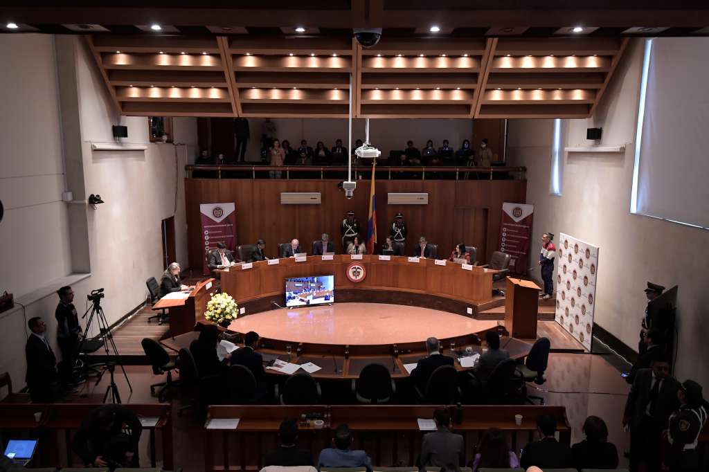 La Corte Constitucional recibió los argumentos a favor y en contra de la llamada ley de paz total, con la que el gobierno de Gustavo Petro puede entablar diálogos con grupos armados ilegales, como el Clan del Golfo y disidencias de las FARC.