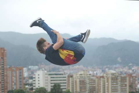 La estrella del parkour se tomó Bogotá y Medellín