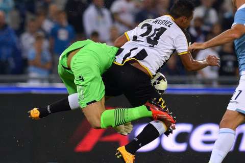 Muriel salió lesionado del partido en el que Udinese venció a la Lazio